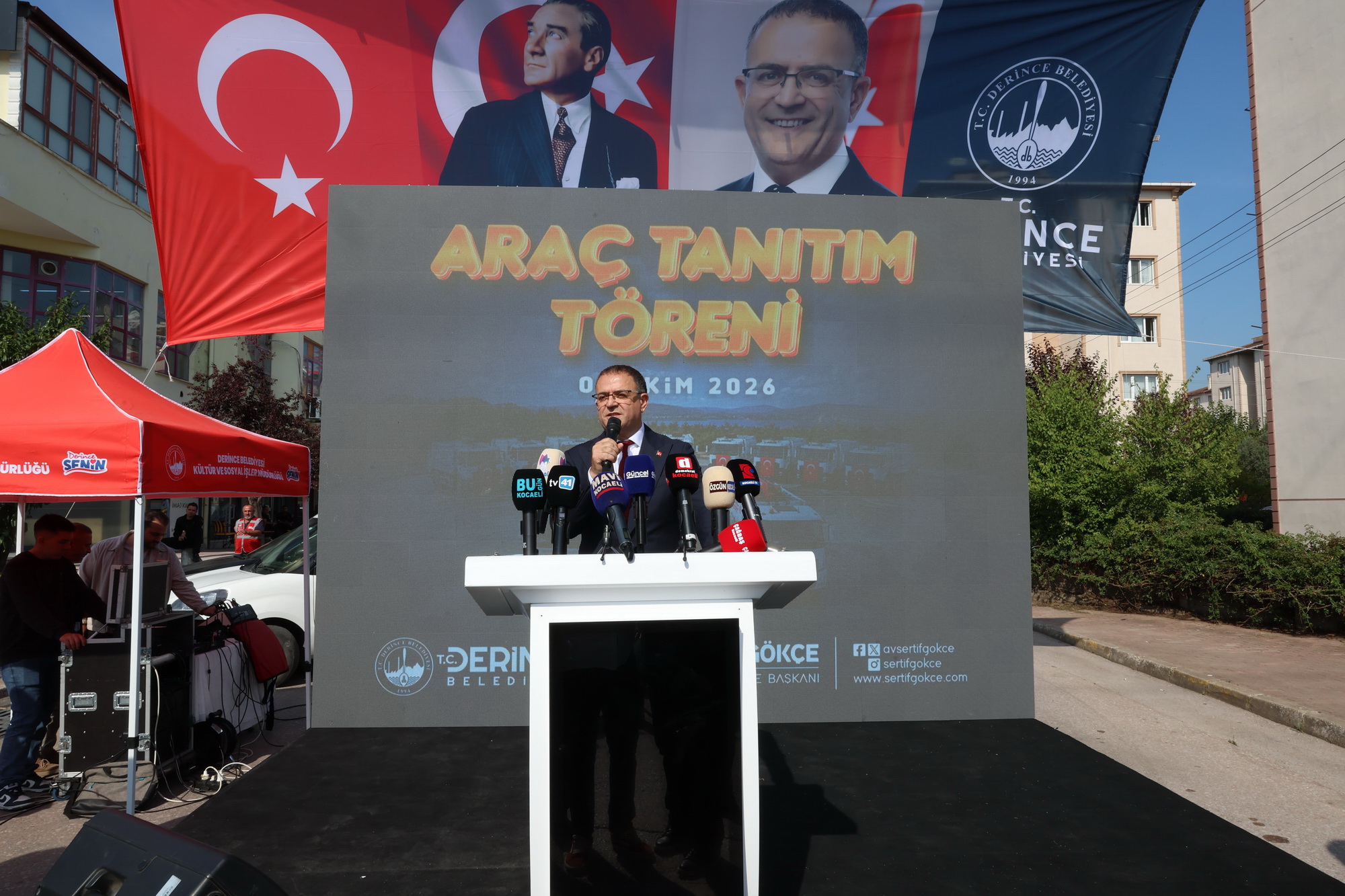 Derince Belediyesi 14 Yeni Hizmet Arac�n� Tan�tt�