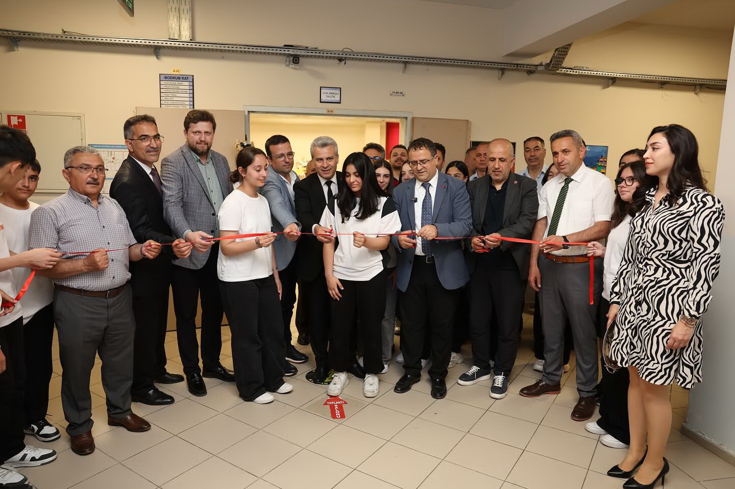 ehit Mahmut Top Ortaokulunda Sanat leni