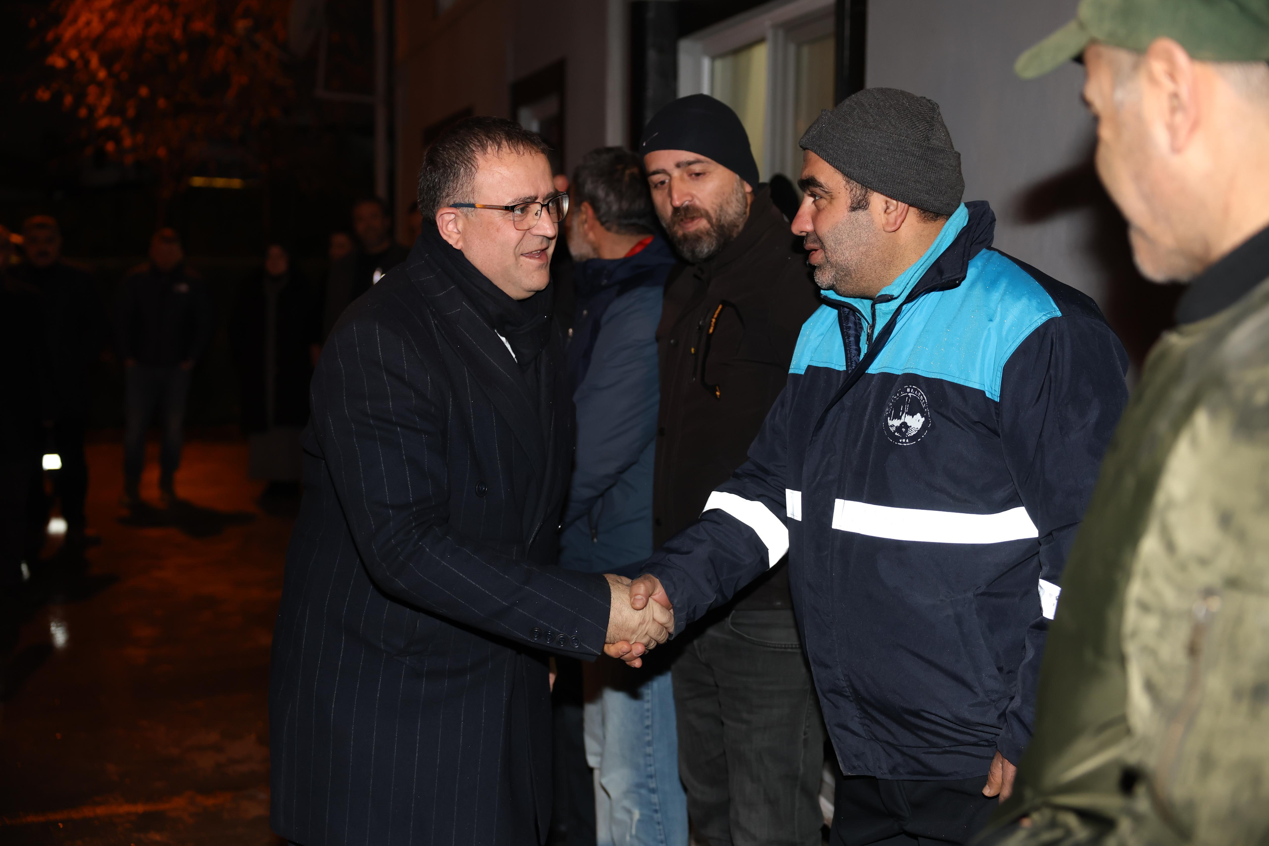 Ba�kan G�k�e, Y�l�n Son G�n�ne Emek�ilerle Ba�lad�