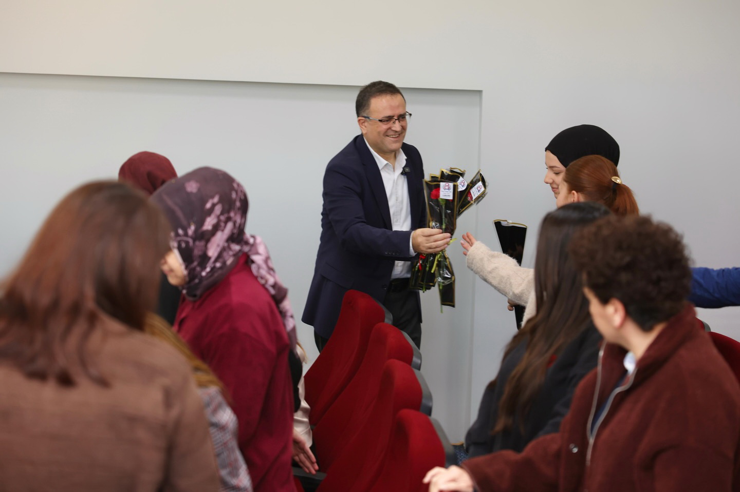 Derince Belediyesi�nde Emek�i Kad�nlar G�n� Kutlamas�