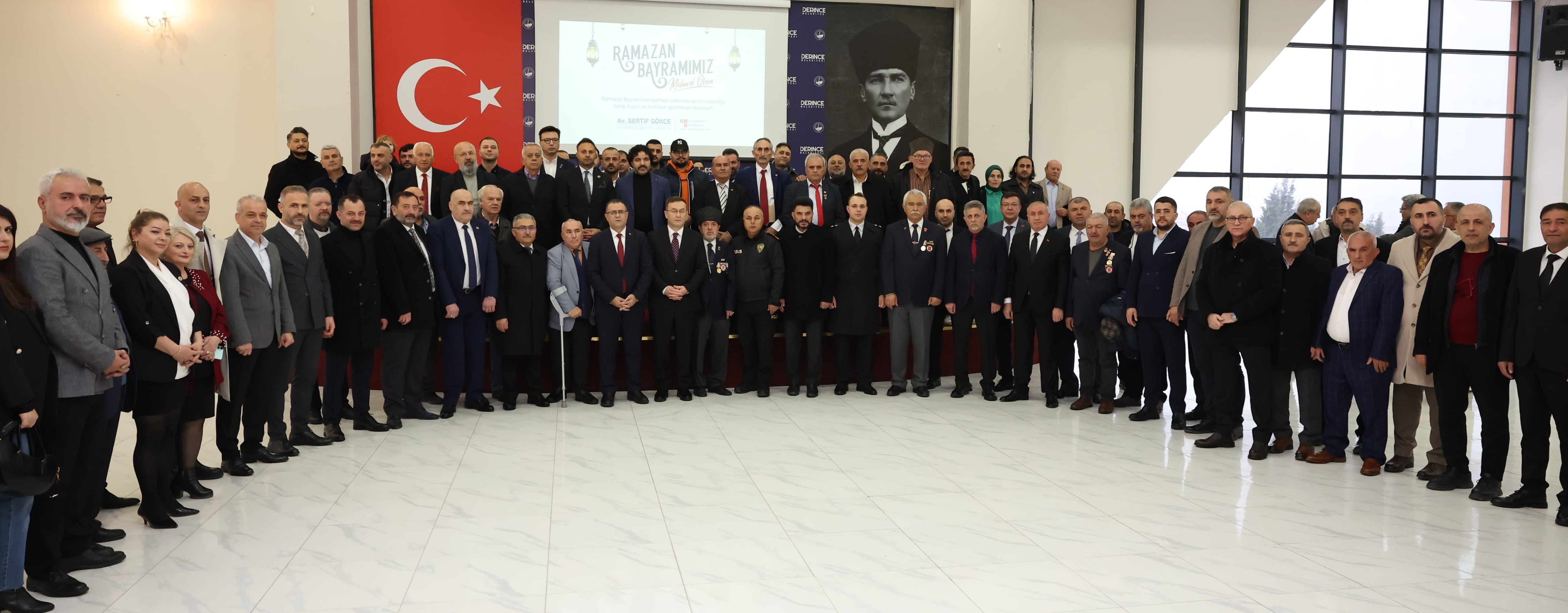 Derince�de Bayramla�ma Co�kusu