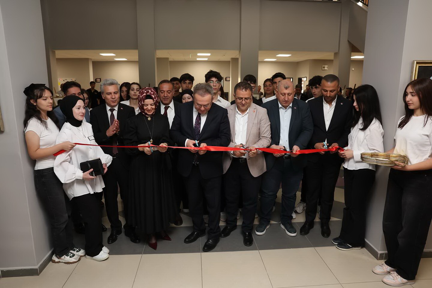 Sanatla Byyen Bir Nesil, Umutla Byyen Bir Gelecek Demektir