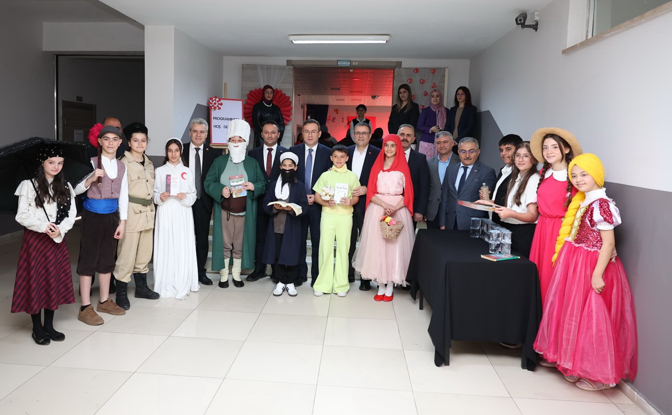 Kitaplar�n I���� Sahneyi Ayd�nlatt�