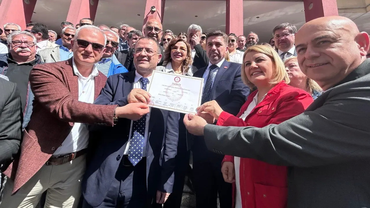 Ba�kan G�k�e Mazbatas�n� Ald�