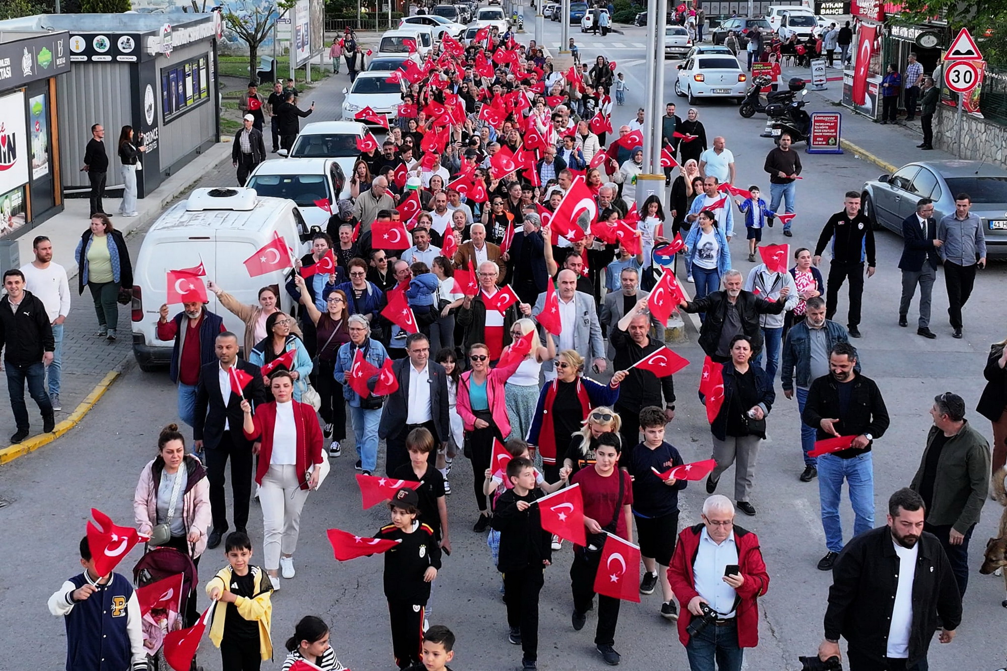 19 Mays Cokusu Kortej ve Genlik Konseriyle Taland